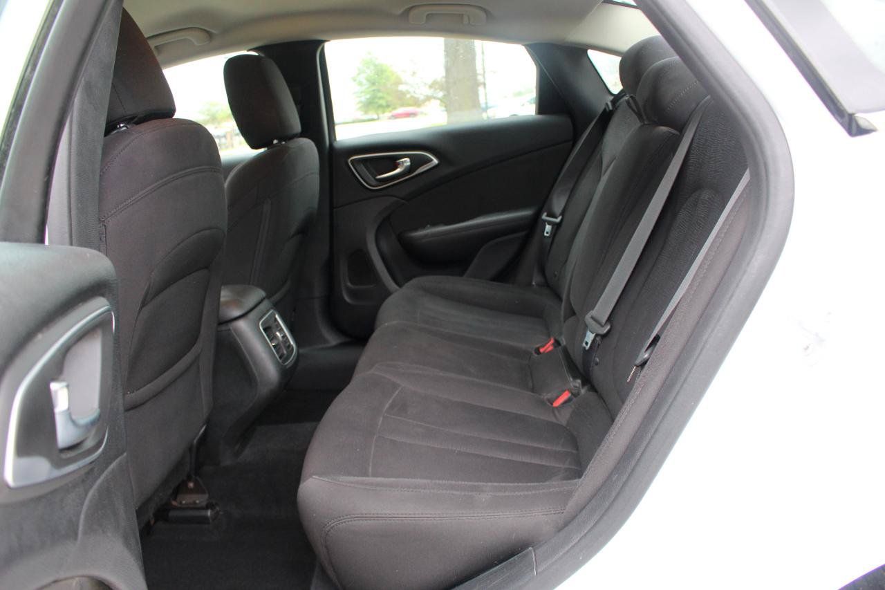 Used 2015 Chrysler 200 Limited w/ Convenience Group FWD image 32