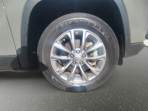 Used 2022 Jeep Cherokee Latitude Lux w/ Sun & Sound Group image 5