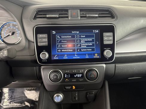 Used 2024 Nissan Leaf S image 19