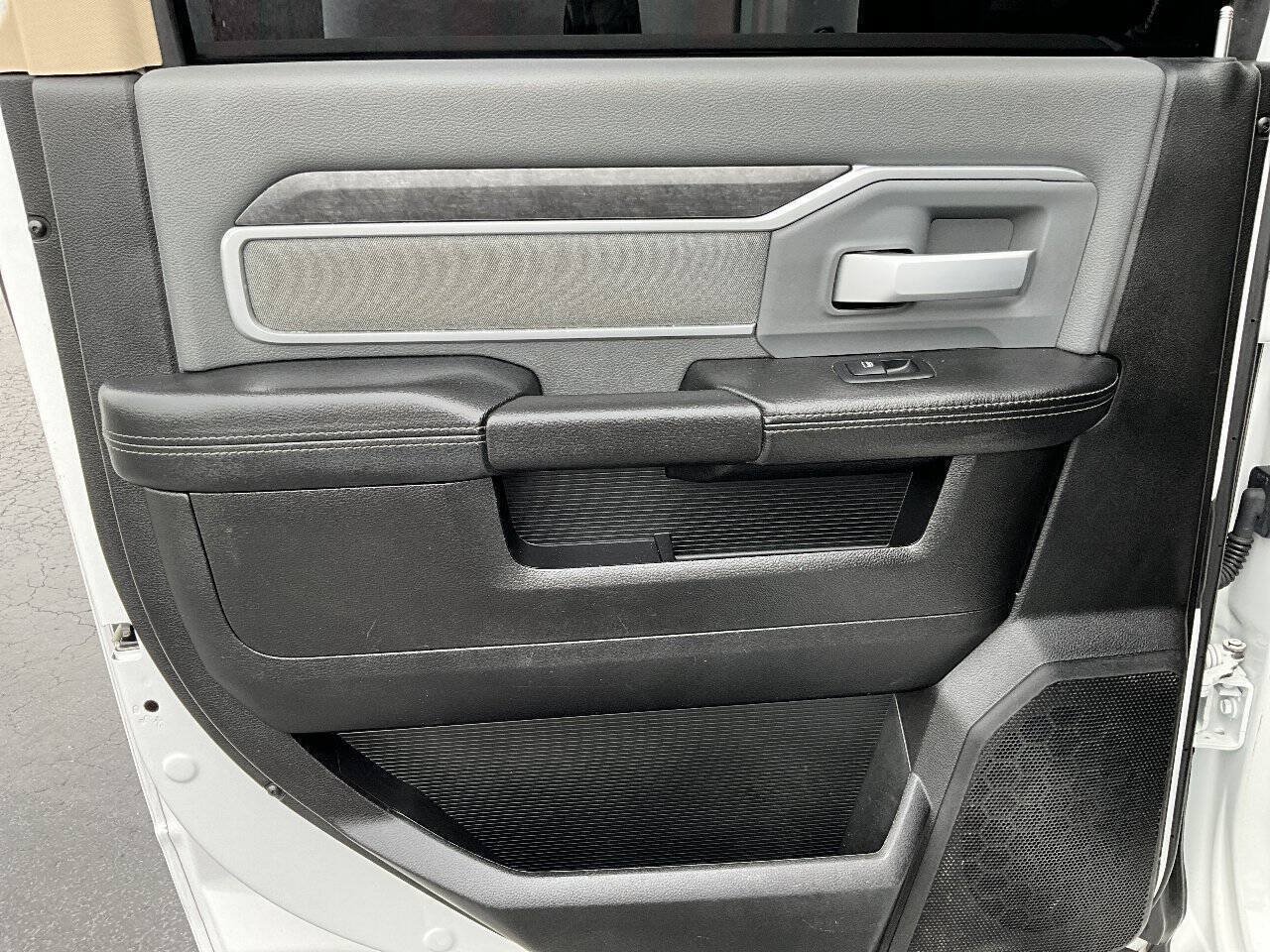 Used 2020 RAM 2500 Big Horn AWD/4WD image 33