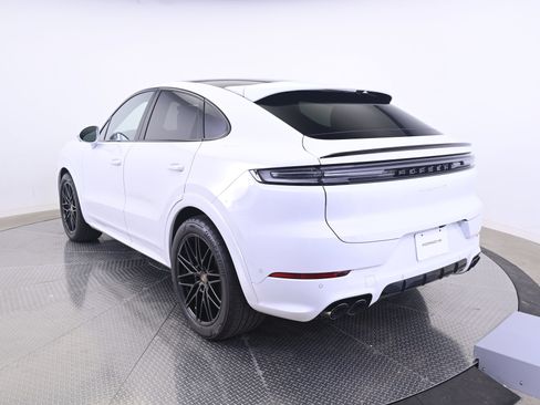 Used 2026 Porsche Cayenne S AWD/4WD image 3