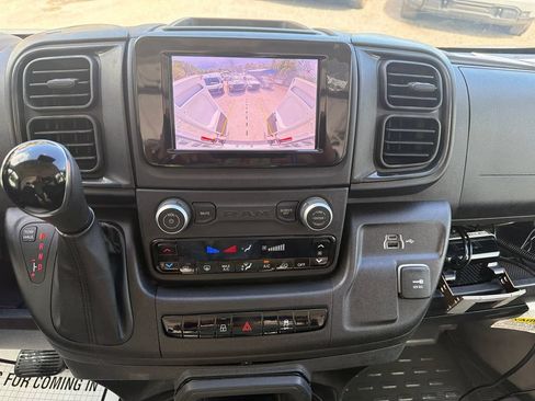 Used 2025 RAM ProMaster 2500 w/ Convenience Group FWD image 9