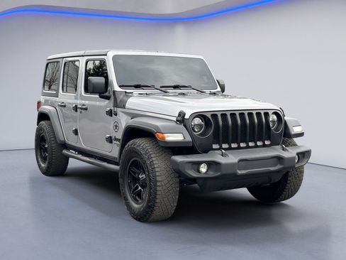 Used 2018 Jeep Wrangler Unlimited Sport image 8