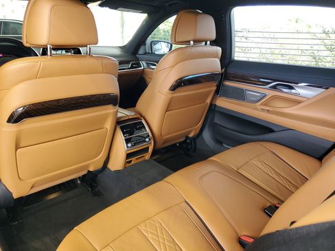 Used 2022 BMW 750i xDrive w/ M Sport Package AWD/4WD image 10