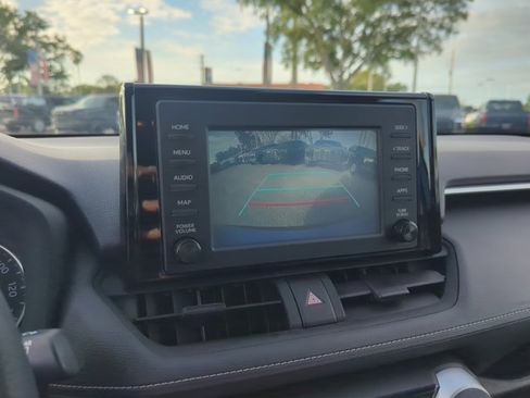 Used 2019 Toyota RAV4 LE image 18