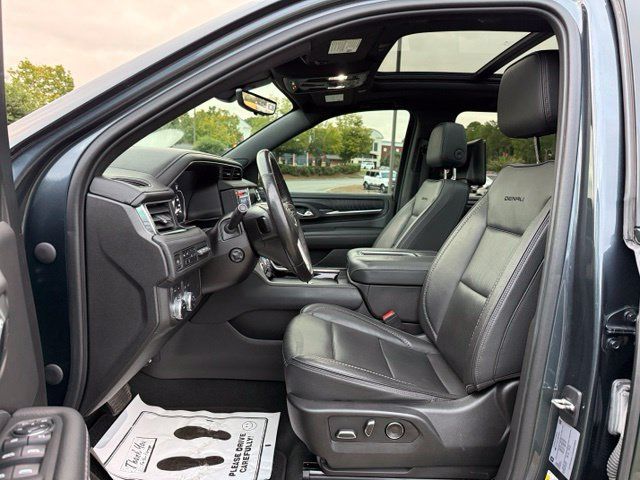 Used 2021 GMC Yukon XL Denali w/ Denali Premium Package AWD/4WD image 13