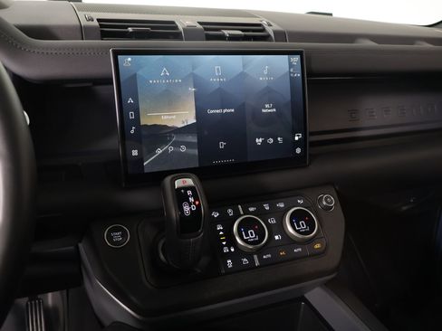 Used 2025 Land Rover Defender 110 X-Dynamic SE image 5