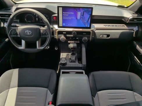 Used 2025 Toyota Tacoma TRD Sport AWD/4WD image 30