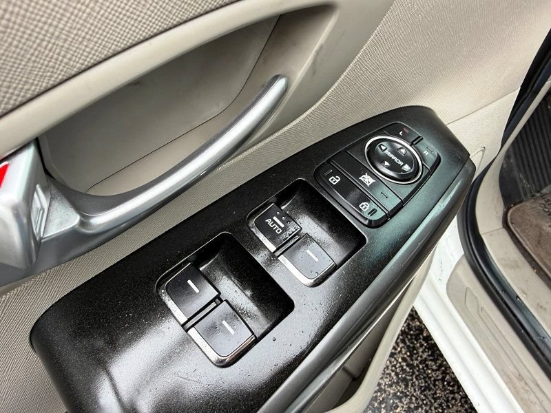 Used 2019 Kia Sedona LX FWD image 31