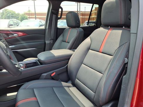 Used 2026 Chevrolet Traverse RS FWD image 15