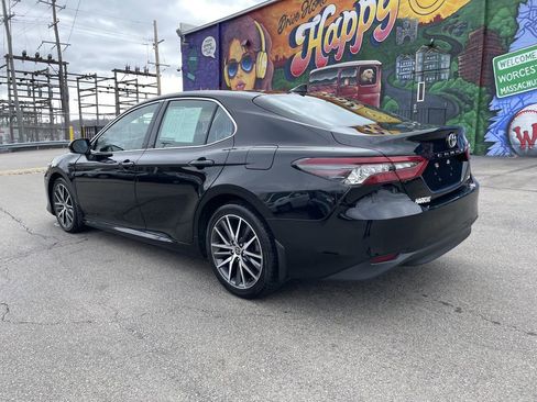 Used 2023 Toyota Camry XLE image 3