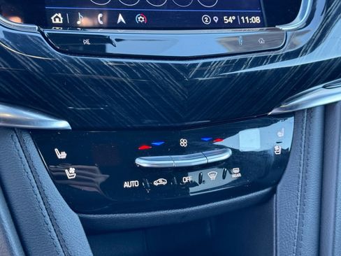 Used 2025 Cadillac XT6 Premium Luxury image 29