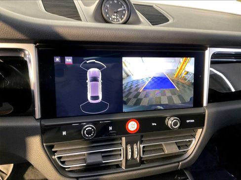 Certified 2023 Porsche Macan AWD/4WD image 31