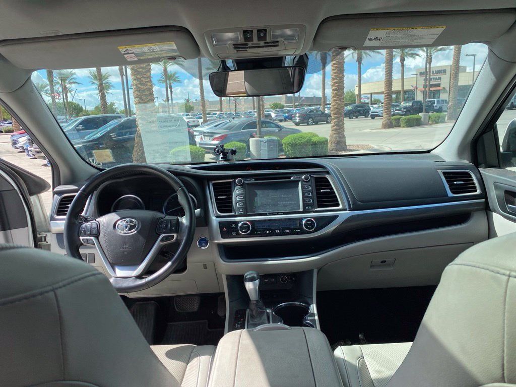 Used 2019 Toyota Highlander Limited Platinum AWD/4WD image 9