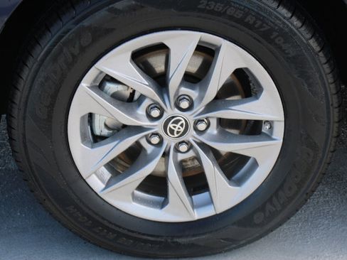 Certified 2024 Toyota Sienna XLE image 9