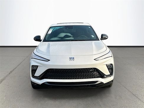 Used 2024 Buick Envista Sport Touring w/ Convenience I Package image 2