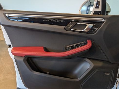 Used 2019 Porsche Macan S image 11