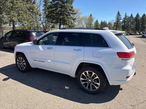 Used 2018 Jeep Grand Cherokee Overland image 3