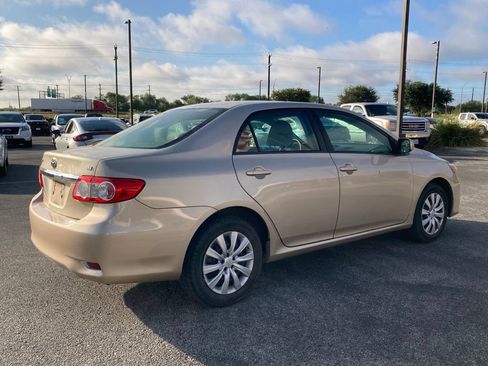Used 2012 Toyota Corolla LE FWD image 4