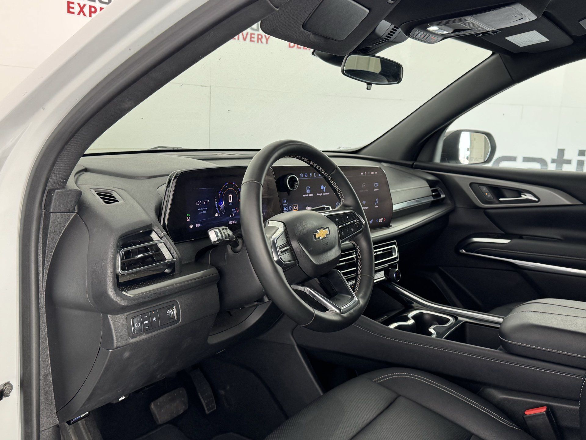 Used 2025 Chevrolet Traverse LT FWD image 13