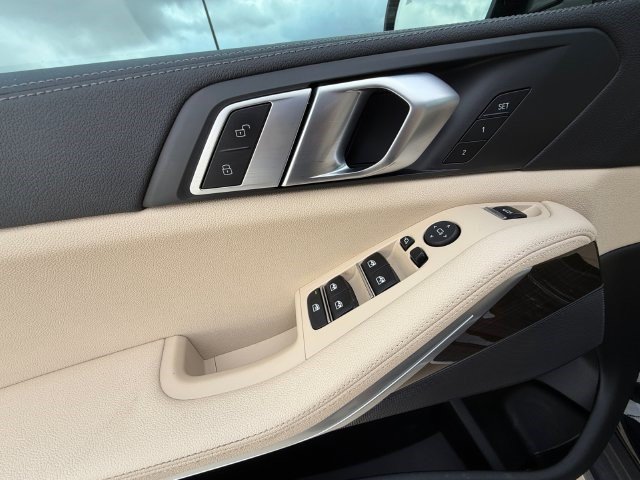 Used 2021 BMW X5 sDrive40i w/ Convenience Package RWD image 11