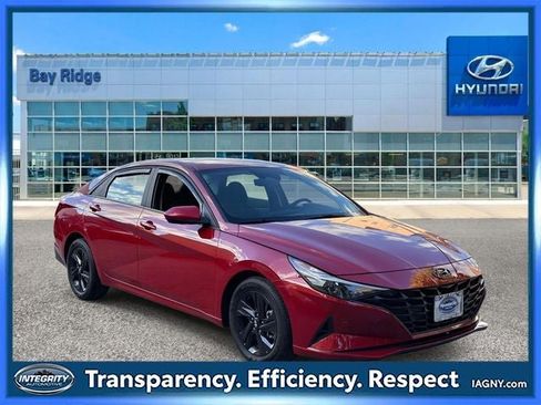 Used 2023 Hyundai Elantra SEL image 1