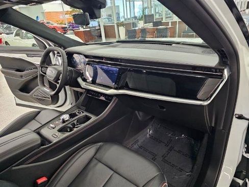 Used 2024 Jeep Wagoneer Launch Edition image 8