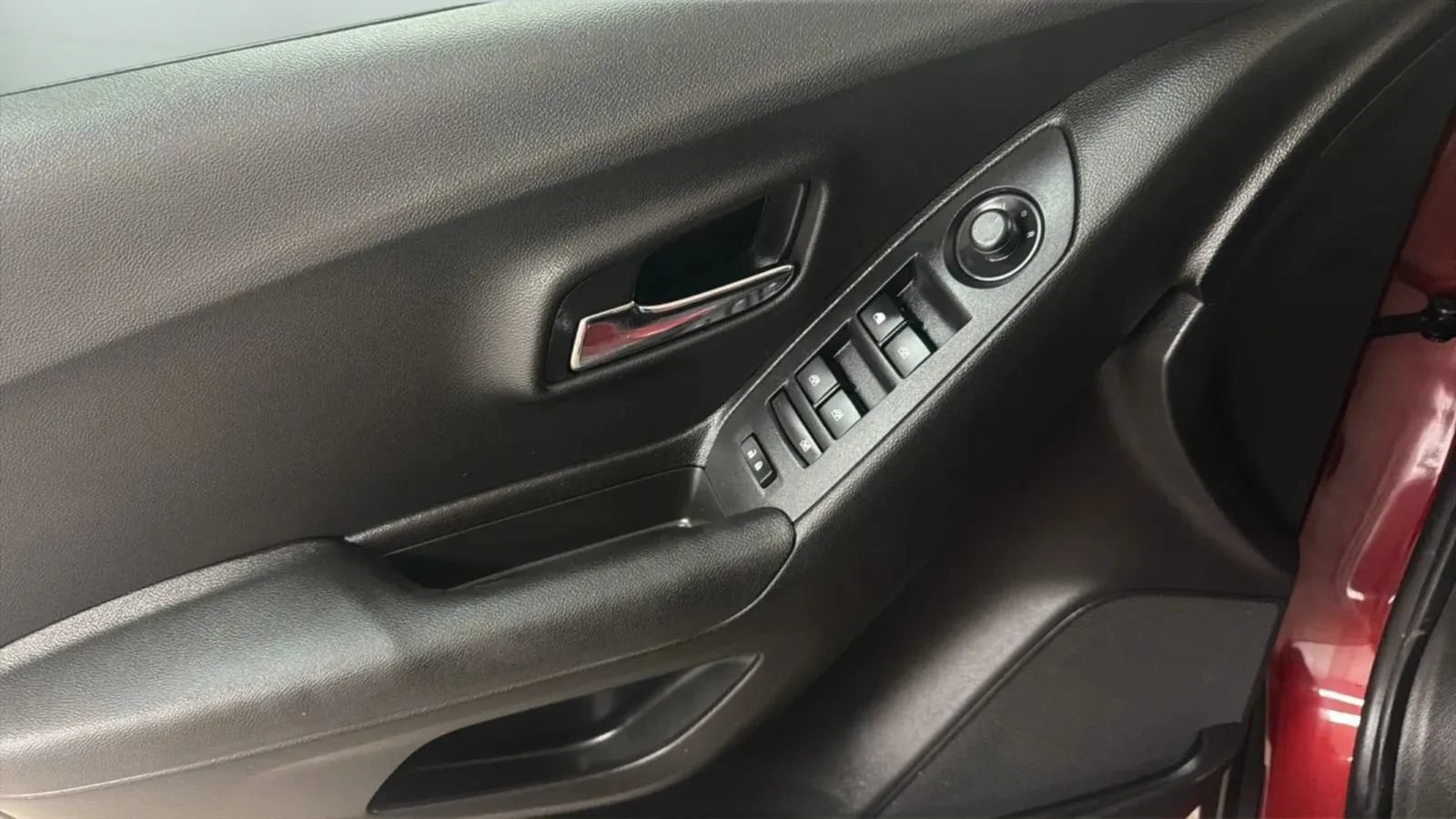 Used 2019 Chevrolet Trax LT w/ LT Convenience Package FWD image 18