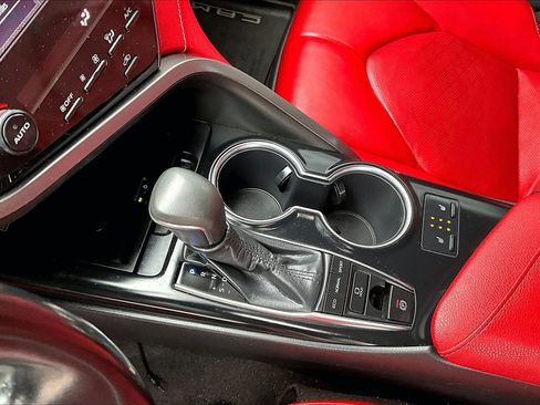 Used 2019 Toyota Camry XSE image 18