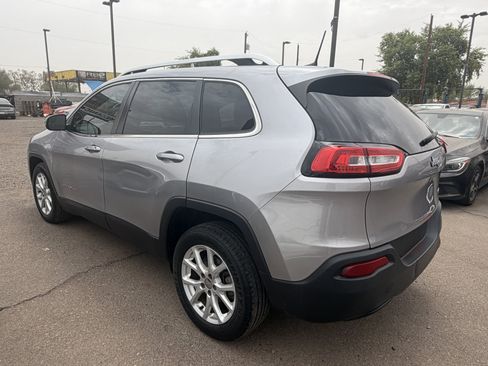 Used 2018 Jeep Cherokee Latitude Plus w/ Comfort/Convenience Group FWD image 5