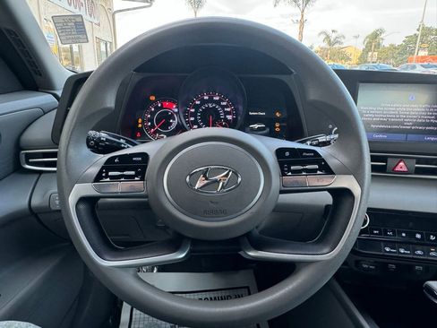 Used 2023 Hyundai Elantra SEL image 12