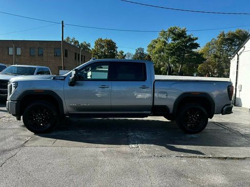 Used 2024 GMC Sierra 2500 AT4 image 2