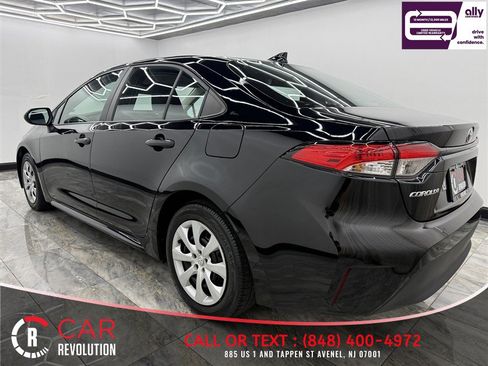 Used 2023 Toyota Corolla LE FWD image 4
