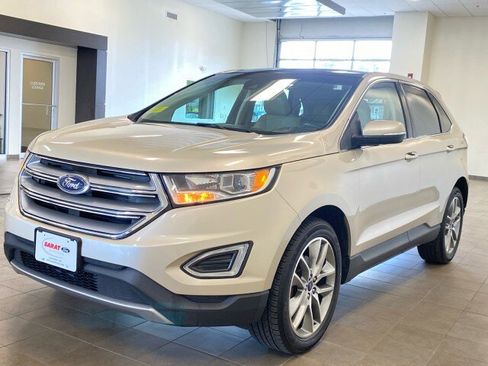 Used 2018 Ford Edge Titanium w/ Equipment Group 301A FWD image 4