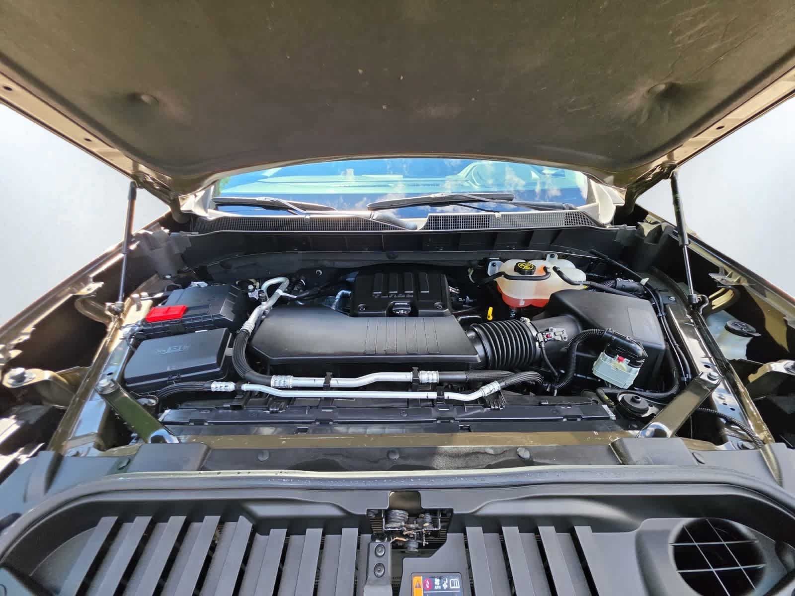 Used 2023 Chevrolet Silverado 1500 LT AWD/4WD image 7