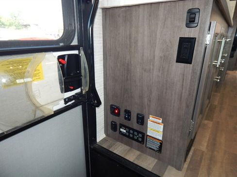 Used 2023 Mercedes-Benz Sprinter 3500 image 36