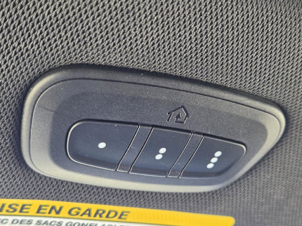Used 2025 Chrysler Pacifica Select FWD image 24