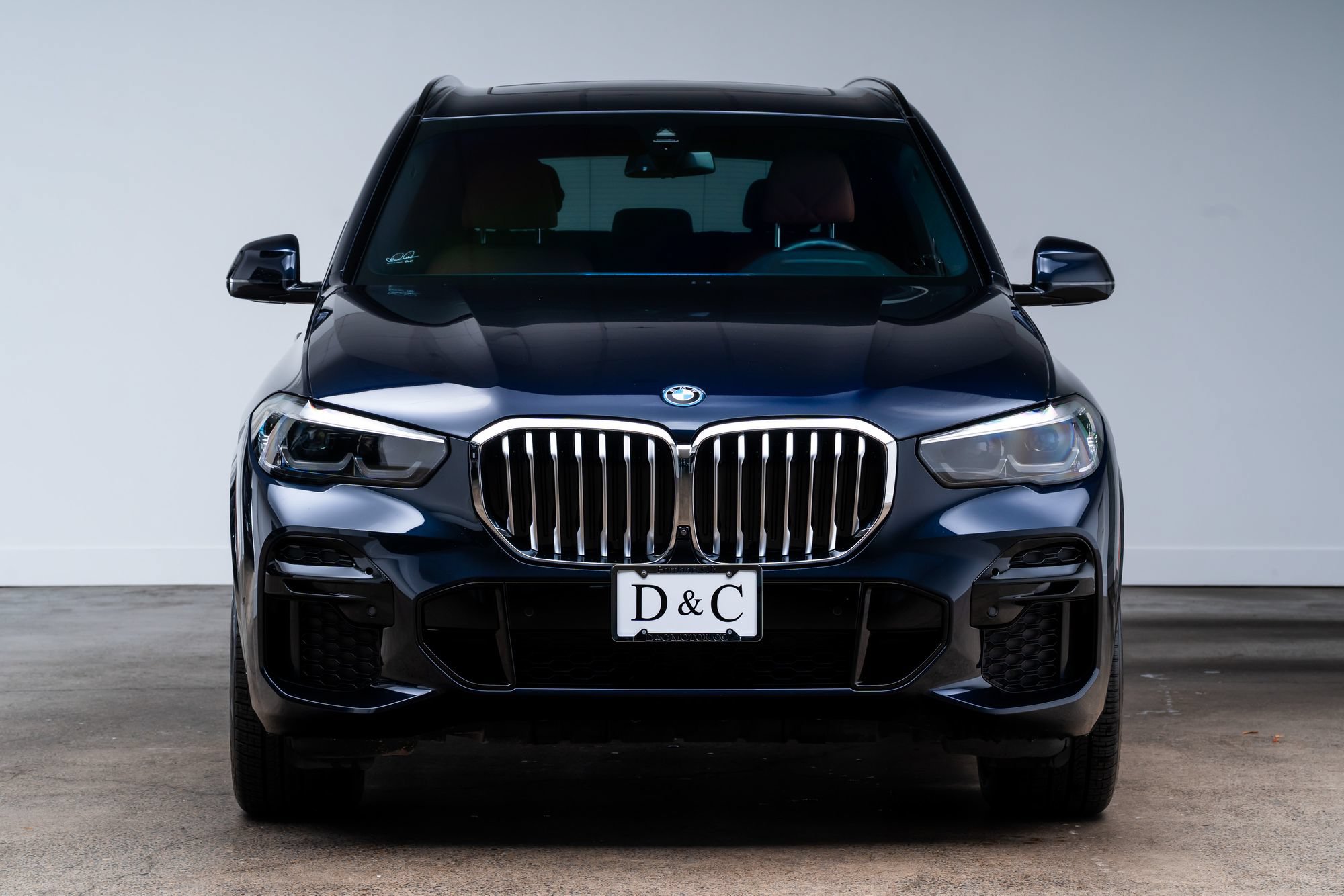 Used 2023 BMW X5 xDrive45e w/ M Sport Package AWD/4WD image 2