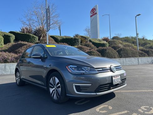 Used 2019 Volkswagen e-Golf SEL Premium image 1