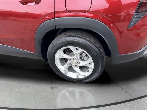 Used 2024 Chevrolet Trax LS w/ LS Convenience Package image 9