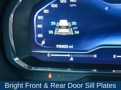 Used 2022 Chevrolet Suburban LT image 18