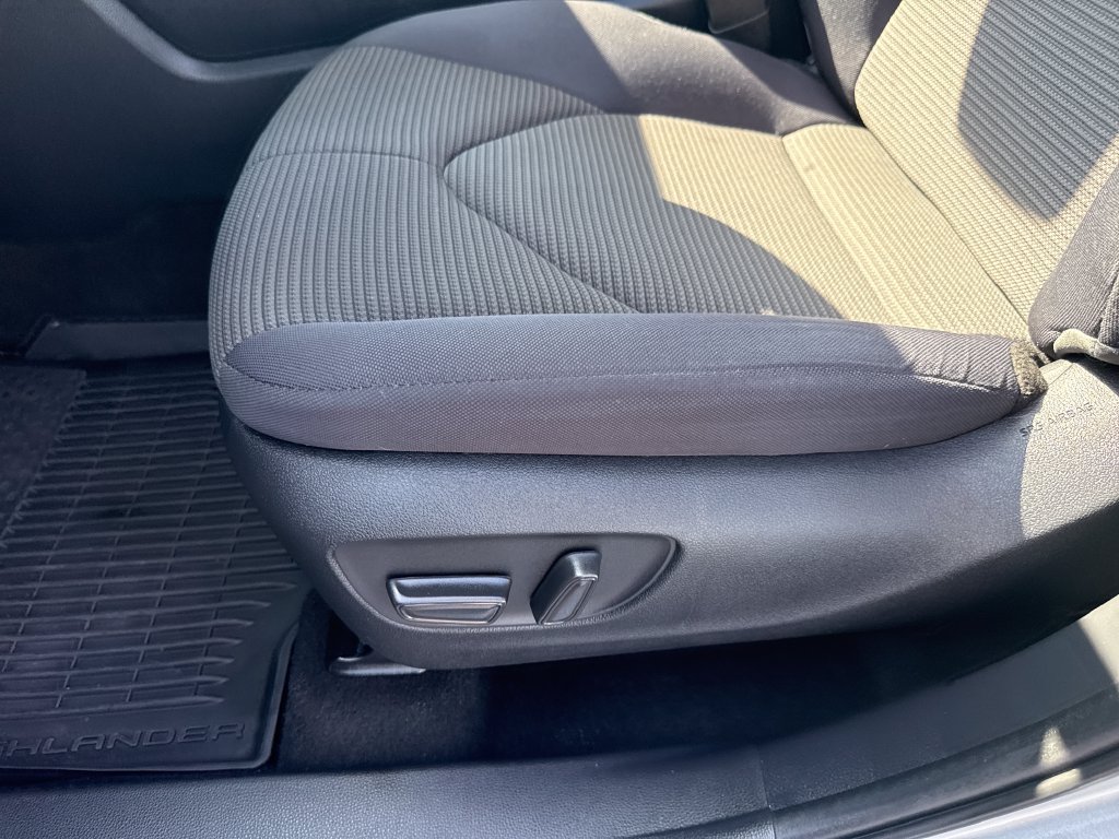 Used 2023 Toyota Highlander L FWD image 11