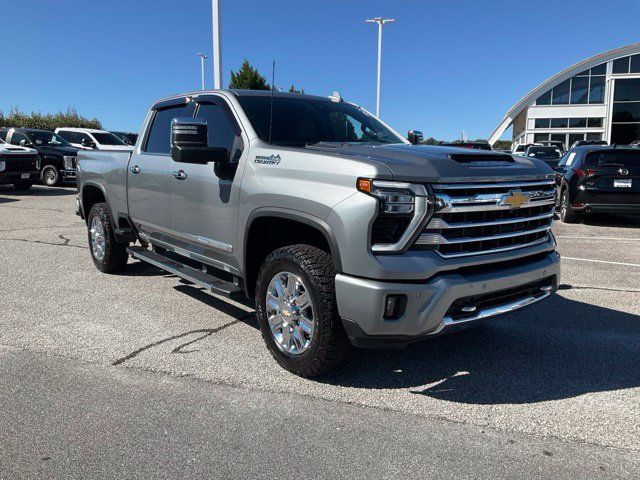 Used 2024 Chevrolet Silverado 3500 High Country w/ High Country Premium Package AWD/4WD image 3