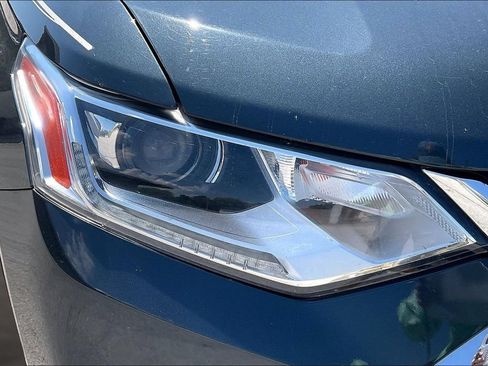 Used 2020 Chevrolet Traverse LT w/ Driver Confidence II Package FWD image 28