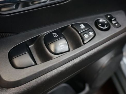 Used 2023 Nissan Kicks SV image 29