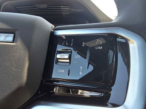 New 2023 Land Rover Discovery Sport SE R-Dynamic image 33