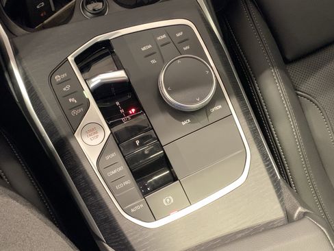 Used 2025 BMW 330i Sedan w/ M Sport Package image 23