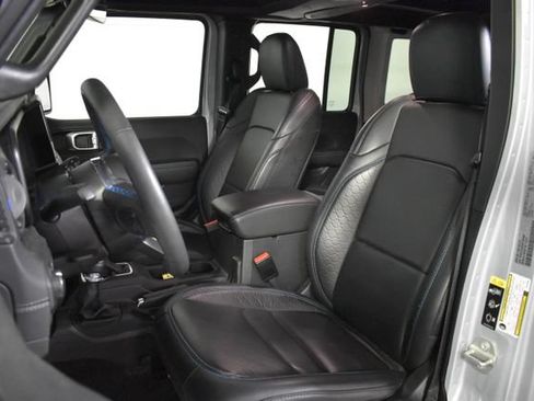 Used 2024 Jeep Wrangler High Altitude AWD/4WD image 9