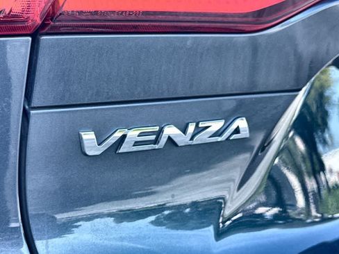 Used 2021 Toyota Venza LE AWD/4WD image 10