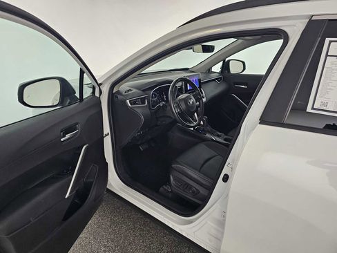 Used 2023 Toyota Corolla Cross XLE image 19